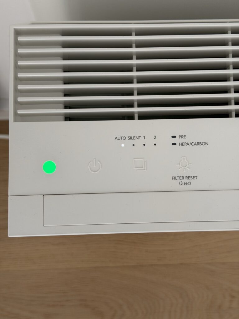 Coway Airmega 150 control panel with Auto, Silent, 1 and 2 modes and the air quality LED lit