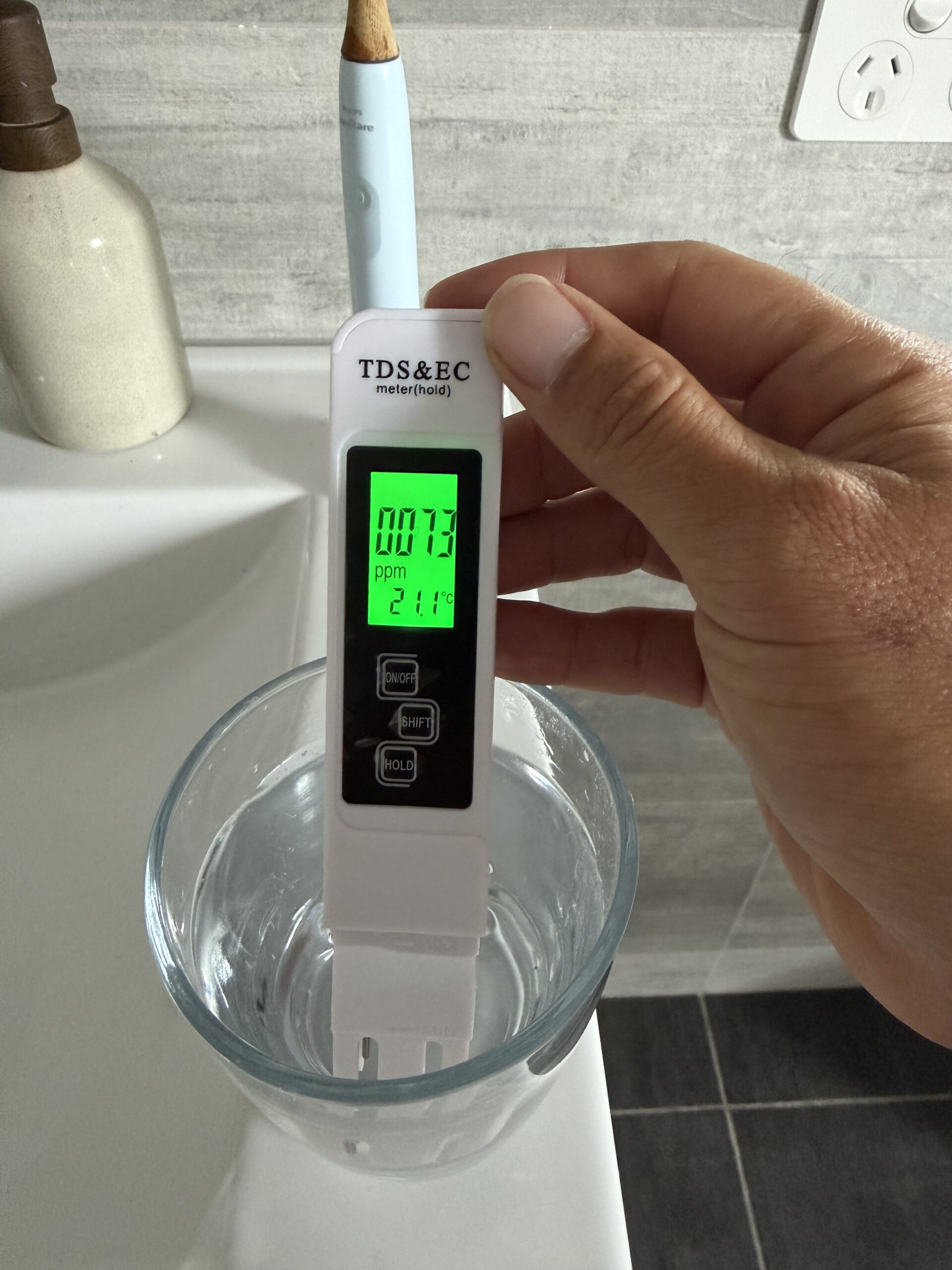 TDS meter reading 73 ppm post-filter — Earth's Water shower filter tested at Palm Beach QLD